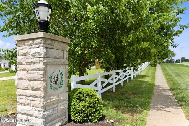 11114 Remembrance Ln, Louisville, KY 40229