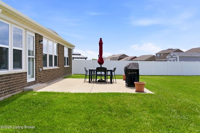 11114 Remembrance Ln, Louisville, KY 40229