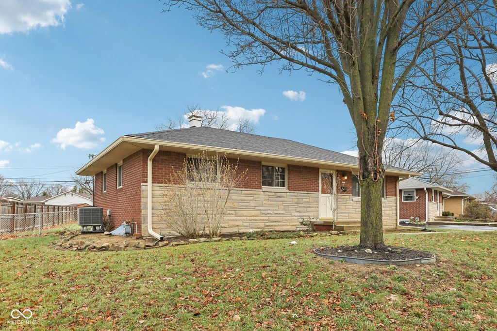 2214 Mann Drive, Beech Grove, IN 46107