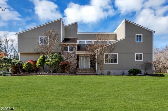 1 Holmes Ct, Bridgewater Twp., NJ 08807