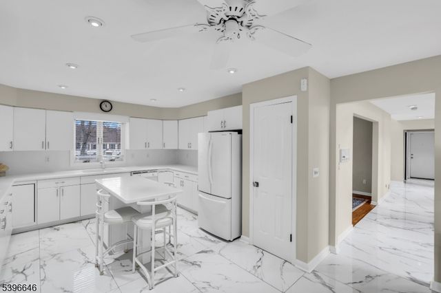 1 Holmes Ct, Bridgewater Twp., NJ 08807