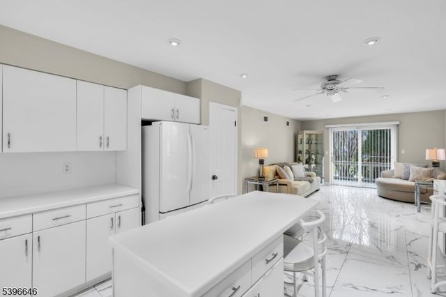 1 Holmes Ct, Bridgewater Twp., NJ 08807