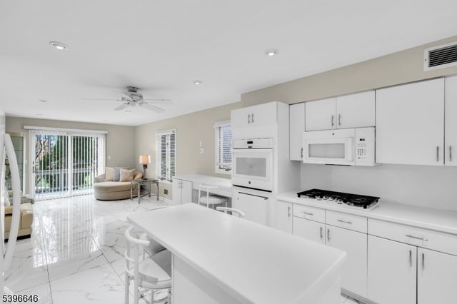 1 Holmes Ct, Bridgewater Twp., NJ 08807