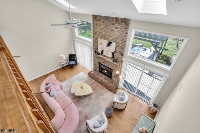 1 Holmes Ct, Bridgewater Twp., NJ 08807