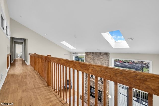 1 Holmes Ct, Bridgewater Twp., NJ 08807