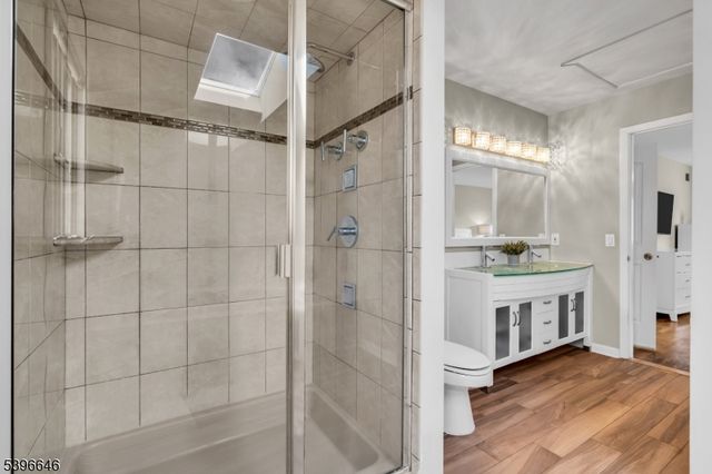 1 Holmes Ct, Bridgewater Twp., NJ 08807