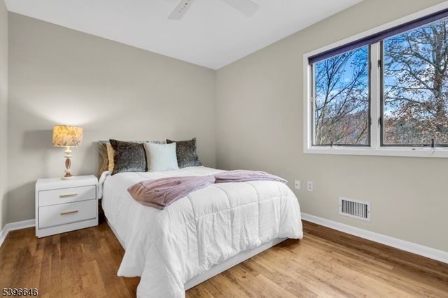 1 Holmes Ct, Bridgewater Twp., NJ 08807