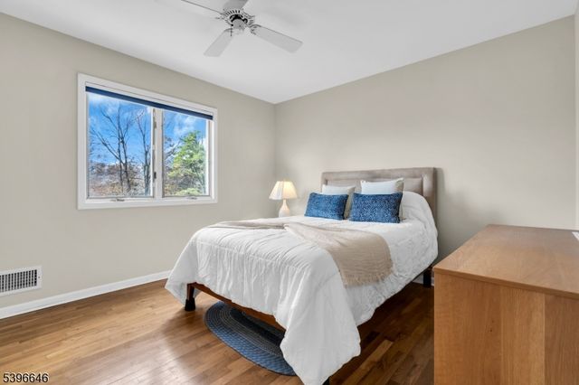 1 Holmes Ct, Bridgewater Twp., NJ 08807