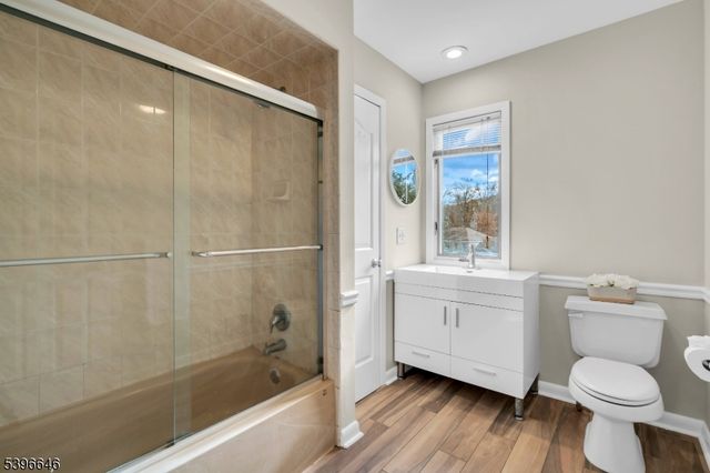 1 Holmes Ct, Bridgewater Twp., NJ 08807