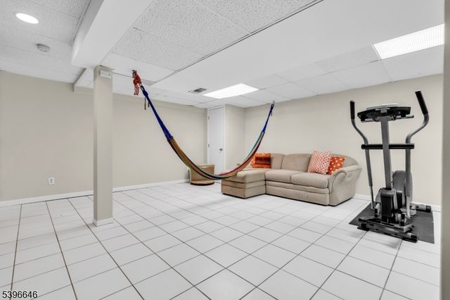 1 Holmes Ct, Bridgewater Twp., NJ 08807