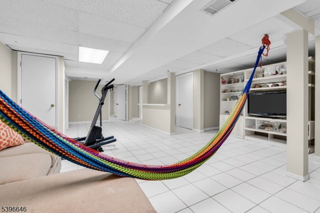 1 Holmes Ct, Bridgewater Twp., NJ 08807