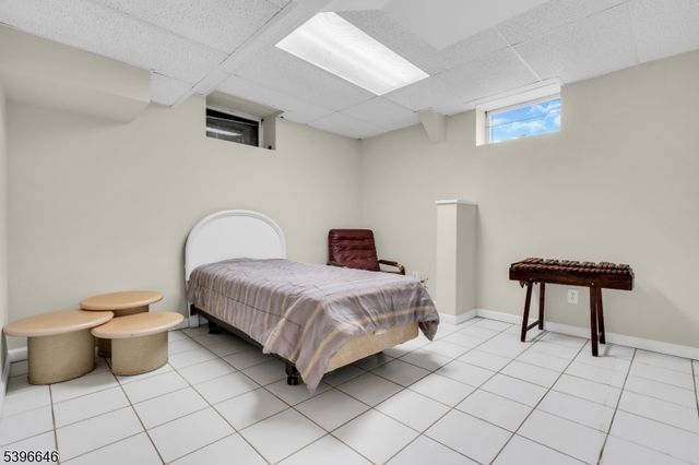 1 Holmes Ct, Bridgewater Twp., NJ 08807