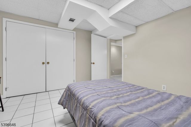 1 Holmes Ct, Bridgewater Twp., NJ 08807