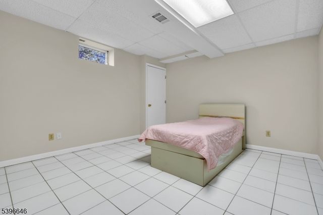 1 Holmes Ct, Bridgewater Twp., NJ 08807