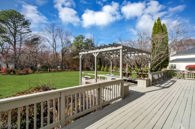 1 Holmes Ct, Bridgewater Twp., NJ 08807