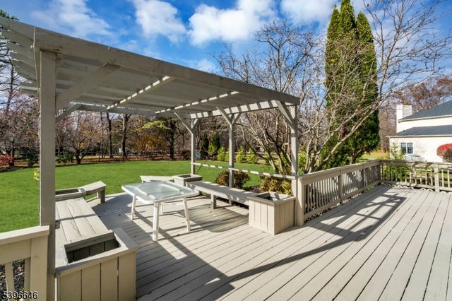 1 Holmes Ct, Bridgewater Twp., NJ 08807