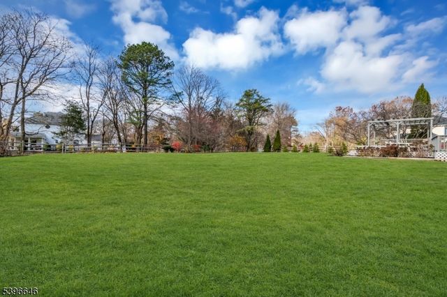 1 Holmes Ct, Bridgewater Twp., NJ 08807