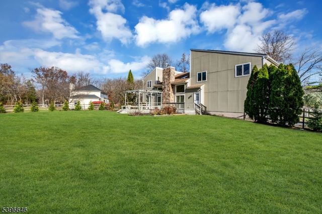 1 Holmes Ct, Bridgewater Twp., NJ 08807