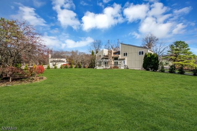 1 Holmes Ct, Bridgewater Twp., NJ 08807