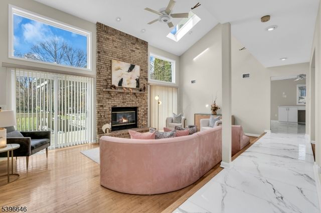 1 Holmes Ct, Bridgewater Twp., NJ 08807