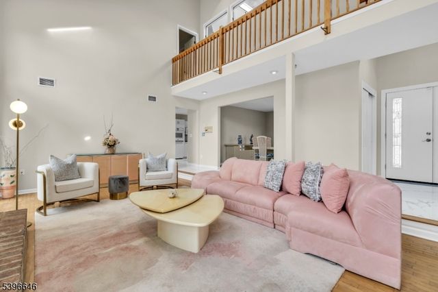 1 Holmes Ct, Bridgewater Twp., NJ 08807