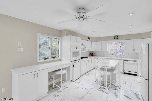 1 Holmes Ct, Bridgewater Twp., NJ 08807