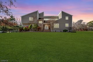 1 Holmes Ct, Bridgewater Twp., NJ 08807