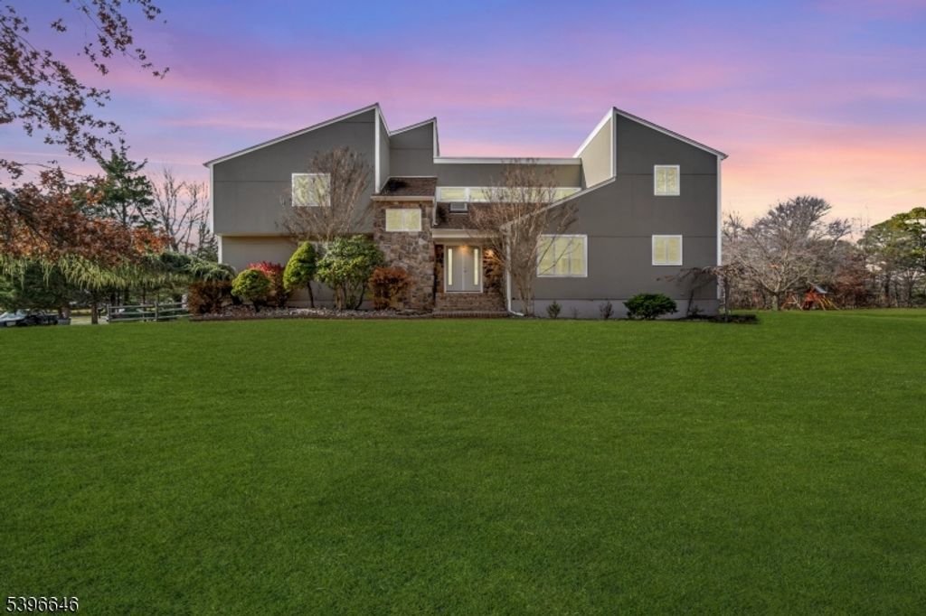 1 Holmes Ct, Bridgewater Twp., NJ 08807