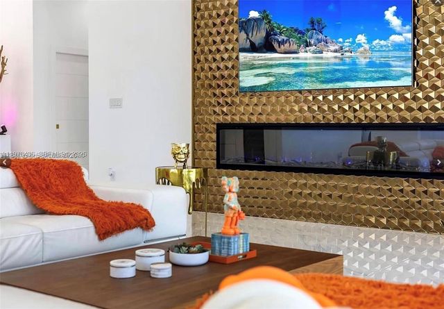 2225 NE 19th St, Fort Lauderdale, FL 33305