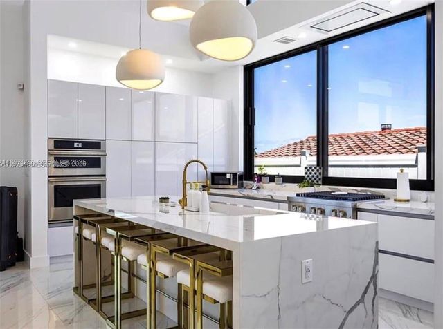 2225 NE 19th St, Fort Lauderdale, FL 33305