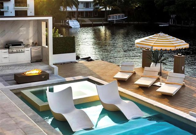 2225 NE 19th St, Fort Lauderdale, FL 33305