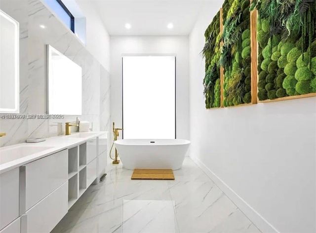 2225 NE 19th St, Fort Lauderdale, FL 33305