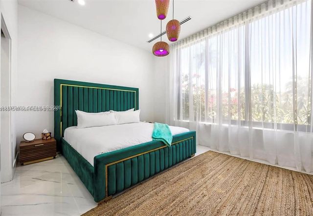 2225 NE 19th St, Fort Lauderdale, FL 33305