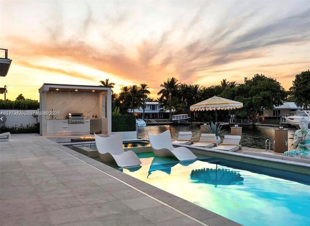 2225 NE 19th St, Fort Lauderdale, FL 33305