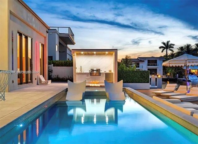 2225 NE 19th St, Fort Lauderdale, FL 33305