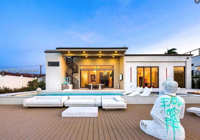 2225 NE 19th St, Fort Lauderdale, FL 33305