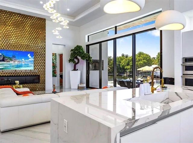 2225 NE 19th St, Fort Lauderdale, FL 33305