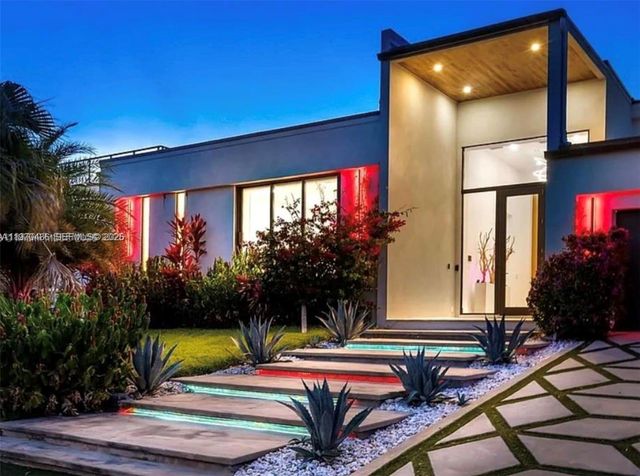 2225 NE 19th St, Fort Lauderdale, FL 33305