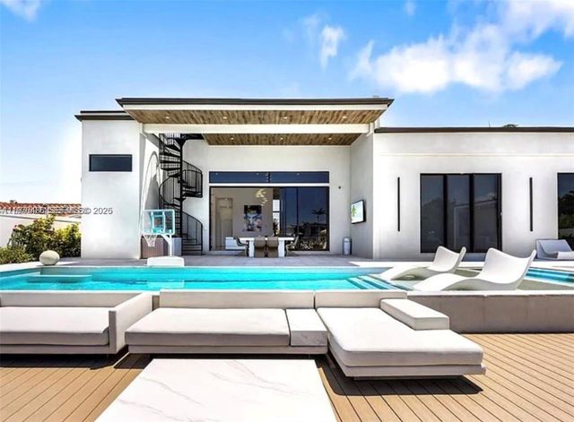 2225 NE 19th St, Fort Lauderdale, FL 33305