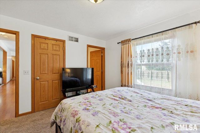 1500 11TH Street NW, Clinton, IA 52732