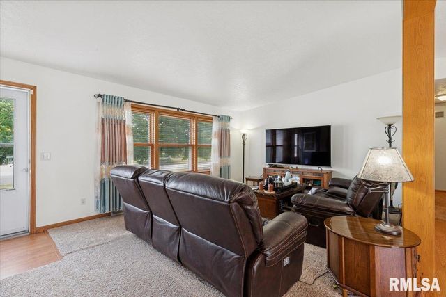 1500 11TH Street NW, Clinton, IA 52732