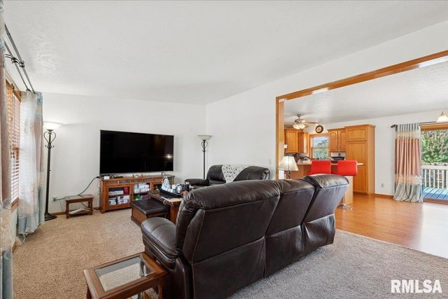 1500 11TH Street NW, Clinton, IA 52732