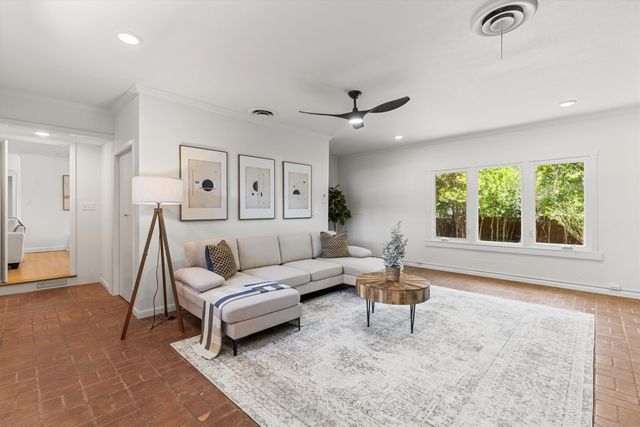6467 Kirkwood Road, Fort Worth, TX 76116