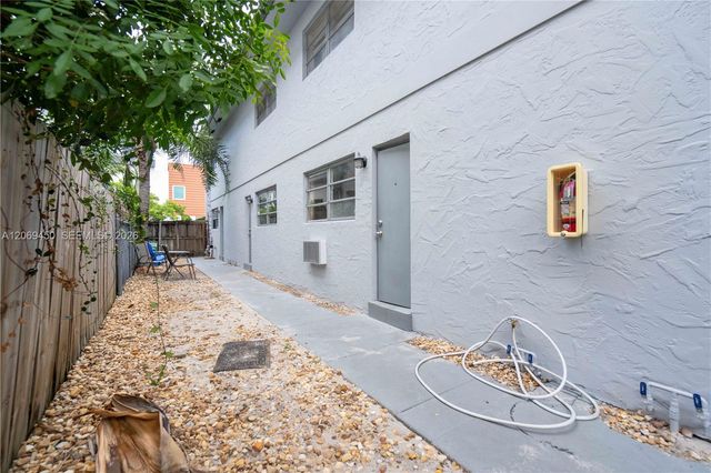 715 NE 6th Street 3, Fort Lauderdale, FL 33304