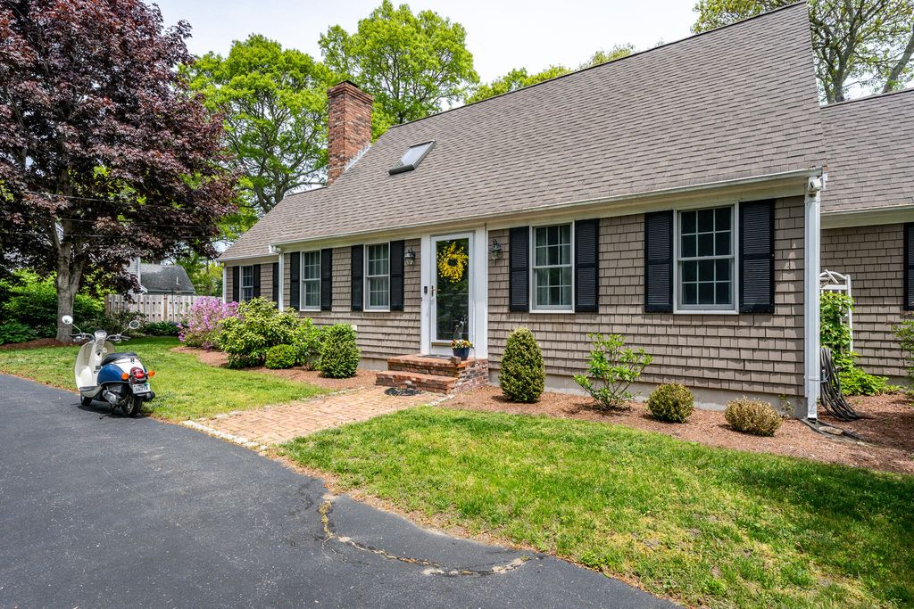 61 Angus Way, Centerville, MA 02632