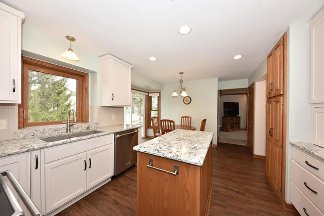 N105W16136 Brook Hollow DRIVE, Germantown, WI 53022