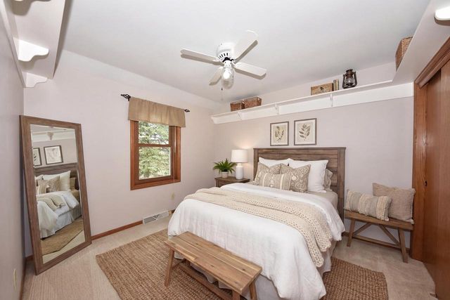 N105W16136 Brook Hollow DRIVE, Germantown, WI 53022