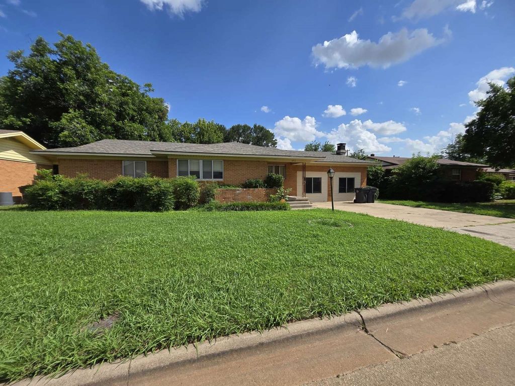 4911 Lake Park Drive, Wichita Falls, TX 76302
