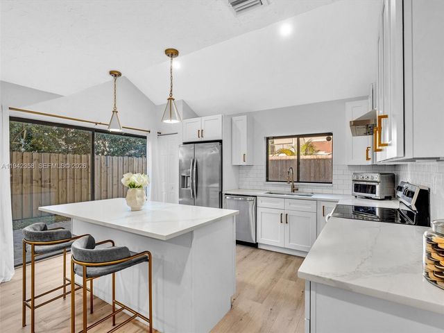 639 NW 132nd Ter, Plantation, FL 33325