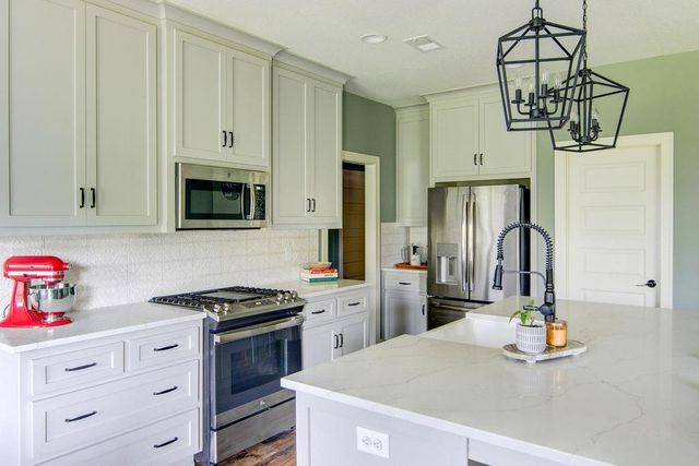 21207 W 190th Terrace, Spring Hill, KS 66083